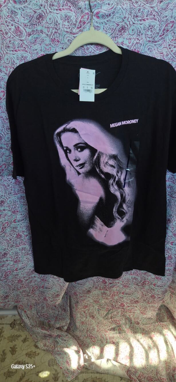 NWT Megan Moroney Cloud 9 Black Pink Graphic T Shirt Size Large